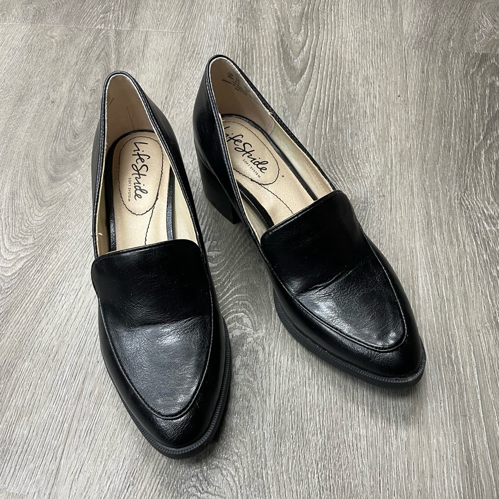 Great condition Lifestride Devyn Loafers black leather